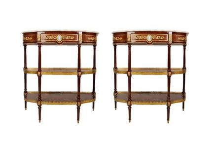 Paire de consoles de style Louis XVI. Réalisées en