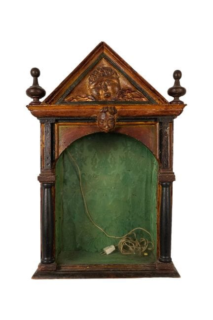 Renaissance-style niche. Crafted from carved and p