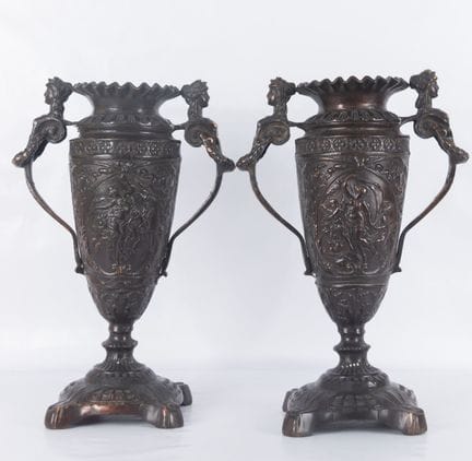 Pair of bronze cups, France S. XIX. Made in bluing