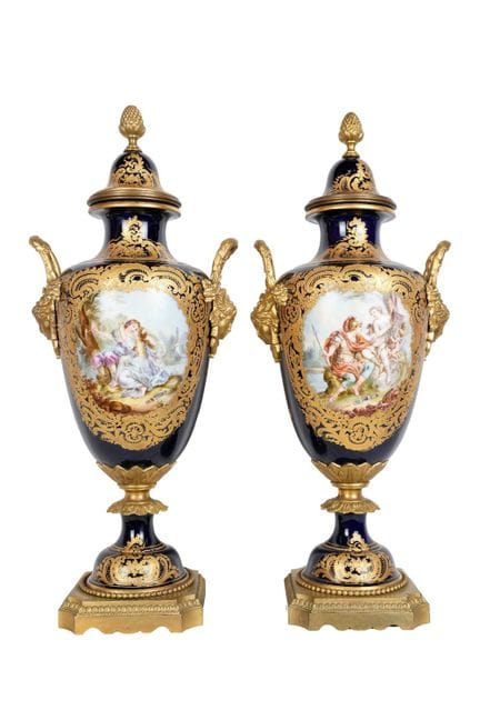Paire de vases, style Sèvres, XIXe siècle. Réalisé