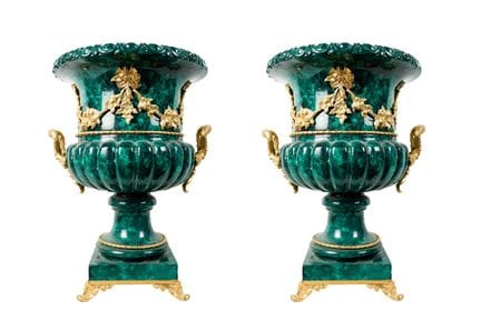 Paire de coupes de style Louis XVI. Réalisées en m