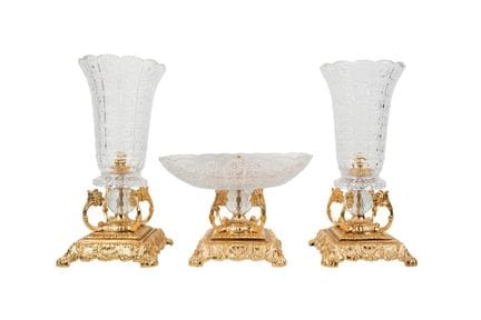 Set consisting of a centerpiece and a pair of vase