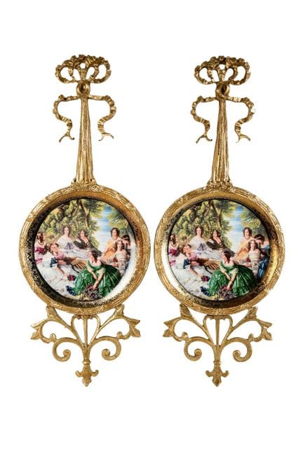 Pair of decorative plates, 20th century. Made of g