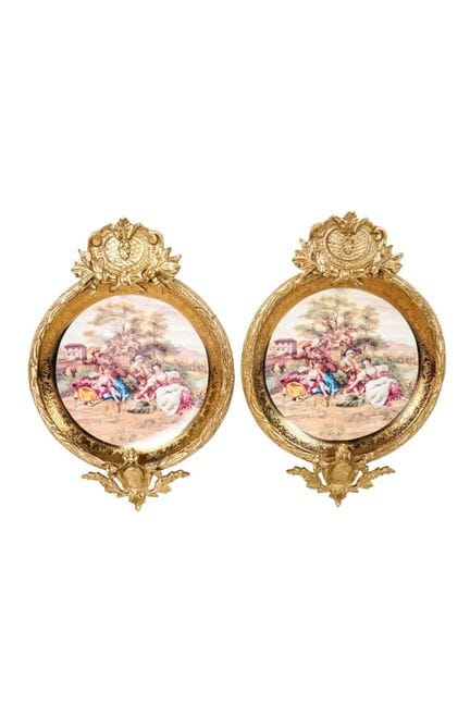 Pair of decorative plates, 20th century. Made of g