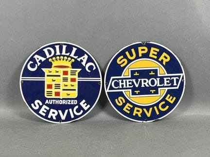 [AUTOMOBILIA]. Réunion de deux plaques ciruclaires
