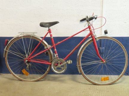 FRANCE LOIRE. Vintage city bike, red frame, 10 spe