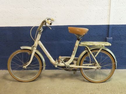 MOTOCONFORT. Children's folding bike with a white 