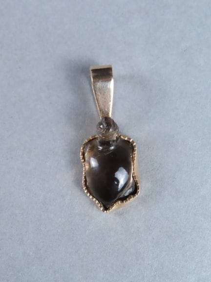 Pendentif, la monture en or jaune (supposé 585‰), 