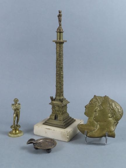 NAPOLEON. Réunion de quatre souvenirs liés à la lé