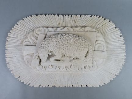 Art sacré. Grand médaillon de devant d'autel sculp