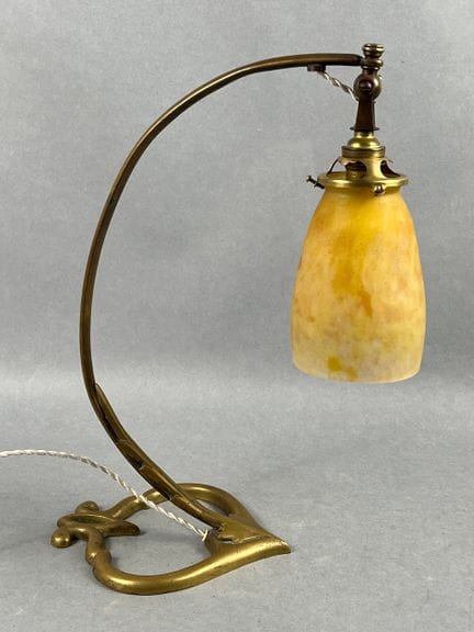 Lampe de bureau Art Nouveau, le piètement en bronz