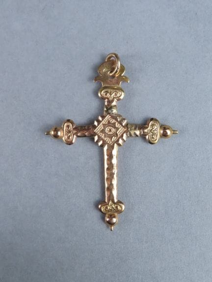 [Joyas regionales]. Cruz de Jeannette de Saboya en