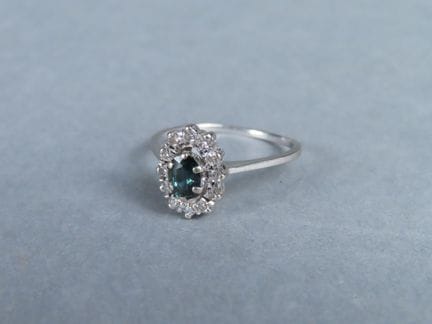 Bague en or blanc (750/00), le panier de format ov