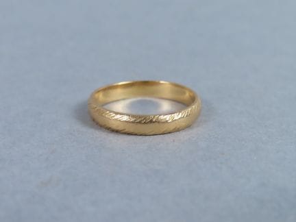 Alliance en or jaune (750‰). P. = 2,97 g.; TDD: 53
