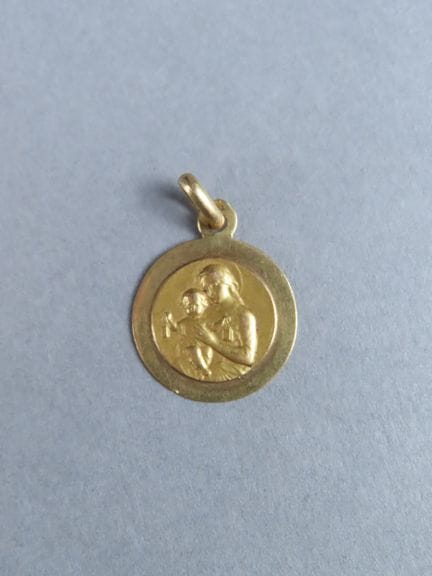 Petite médaille religieuse en or jaune (750‰; poin