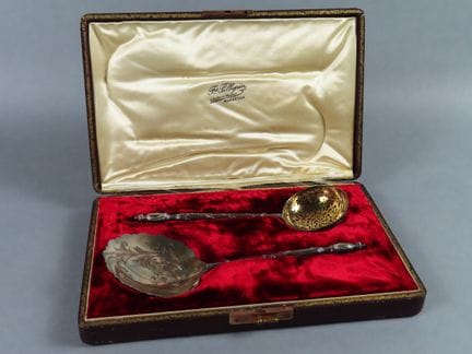 HENIN et COMPAGNIE, orfèvre à Paris. Service à des