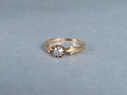 Bague solitaire, la monture en or jaune (supposé 5