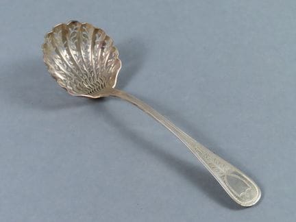Cuiller à saupoudrer en argent (950/00 - Vieillard