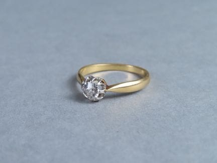 Bague solitaire, la monture en or jaune (750‰; poi