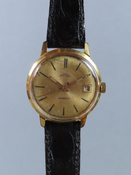ASTOR. Wristwatch with a circular gold-plated case