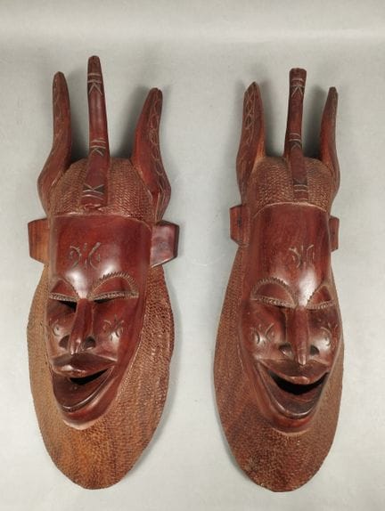 AFRIKA, Senegal. Zwei Mahagoni-Masken als Paar. Hö