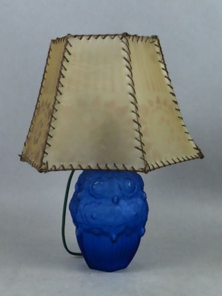 FRANKREICH. Schöne kleine Art-Déco-Lampe mit einem