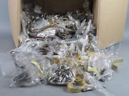 Set di cinturini per orologi in metallo. Nuovi, da
