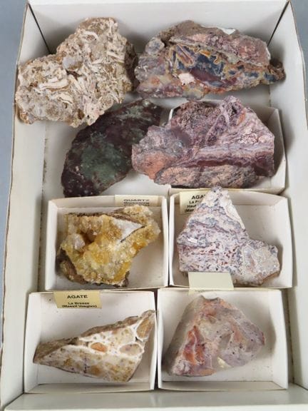 VOSGES (massif des). Réunion de diverses agates pa
