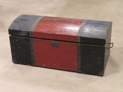 Baúl de transporte, con estructura rectangular de 