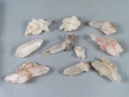 Brésil. Cristal de roche. Réunion de 10 cristaux b