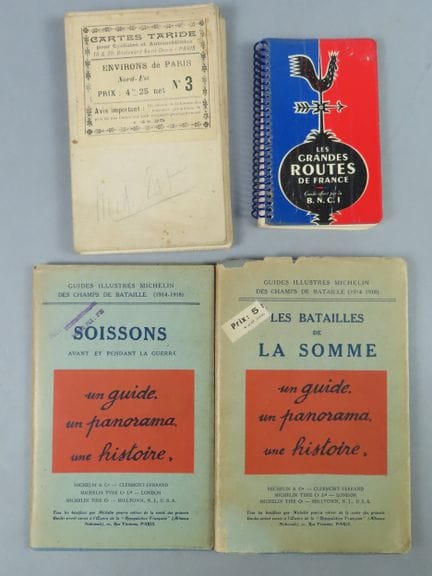 Réunion de deux guides illustrés Michelin des cham