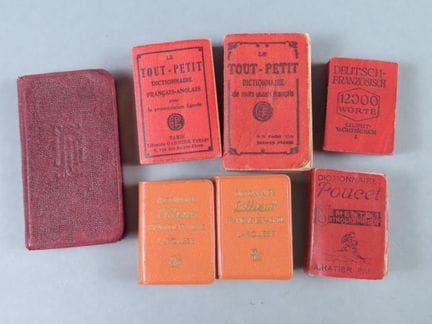 Réunion de 7 livres miniatures dont:
- Le Tout-pet