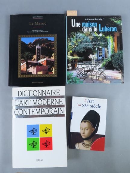 Lote de 4 obras diversas:
- El arte en el siglo XV
