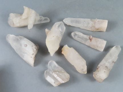 Brésil. Cristal de roche. Réunion de 8 gros crista