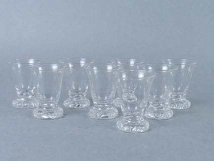DAUM, Francia. Juego de 8 copas pequeñas de licor 