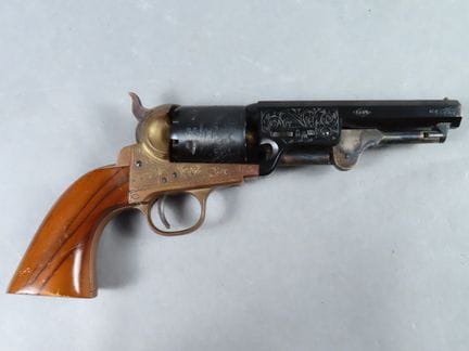 Italie. Réplique de revolver Colt modèle 1851 NAVY