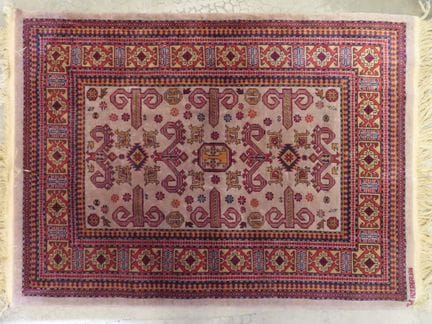 AZERBAIYÁN. Elegante alfombra de tipo «Shrivan» de