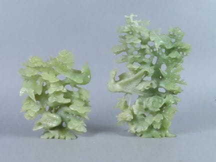 CHINA. Conjunto de dos figuras de jade tallado que