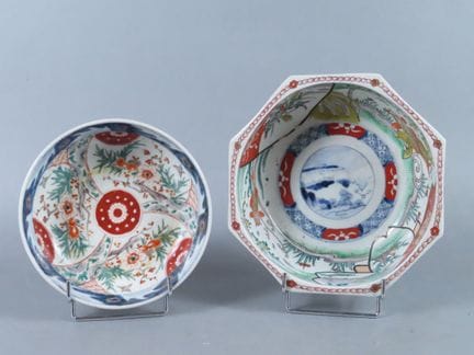 JAPÓN. Conjunto de dos tazas de porcelana Imari. U