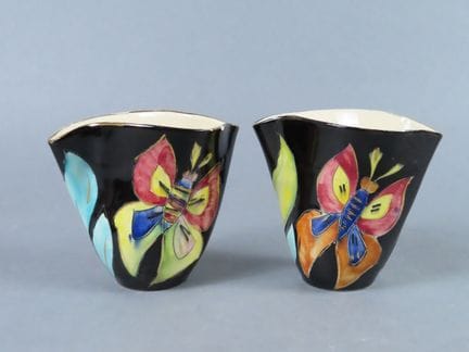 VALLAURIS. Paire de petits vases en faïence émaill
