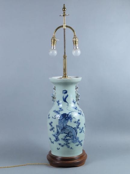 CHINA. Gran jarrón de porcelana esmaltada en blanc