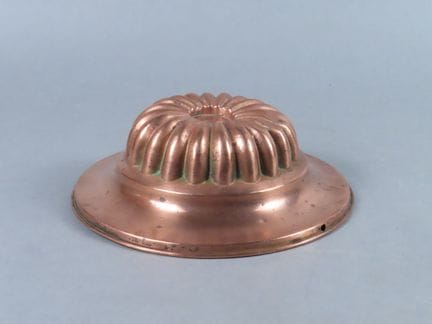 TROTTIER à Paris. Beau moule à gâteau de forme ron