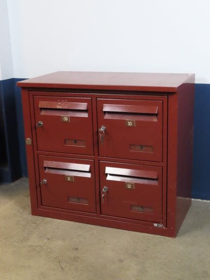 Conjunto de 4 buzones de pared de metal con recubr
