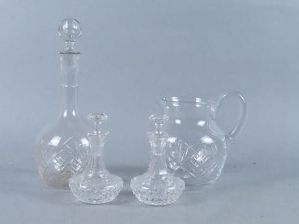 SAINT-LOUIS, Lorena. Conjunto, del mismo diseño, c