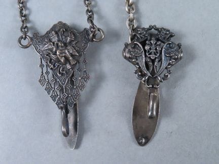 Conjunto formado por dos pasadores (o clavets) de 
