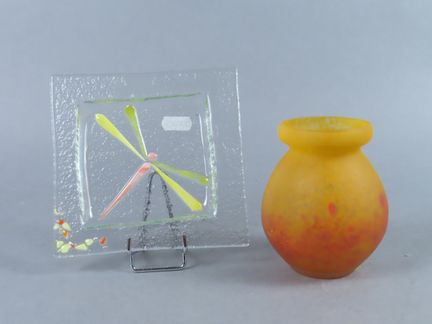 LAFLOR. Pequeño jarrón abombado de cristal esmeril