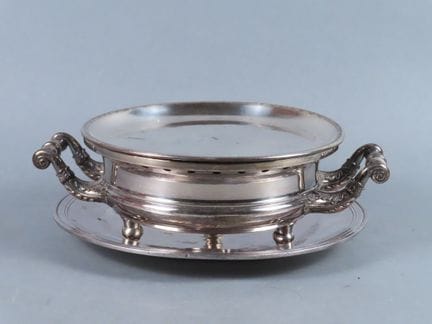 Conjunto formado por un calentador de platos de me