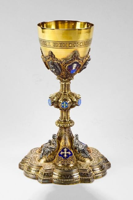 Cáliz de vermeil (plata dorada) de estilo medieval