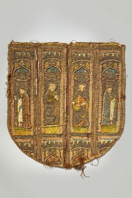 A combination of two textiles: 1/ A polychrome orf
