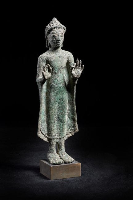 Buda de pie en bronce, período Dvaravati, centro d